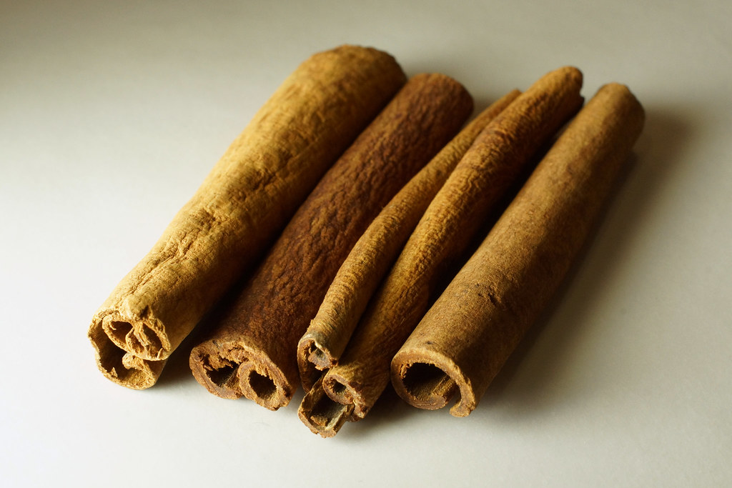 Cinnamon bark sticks